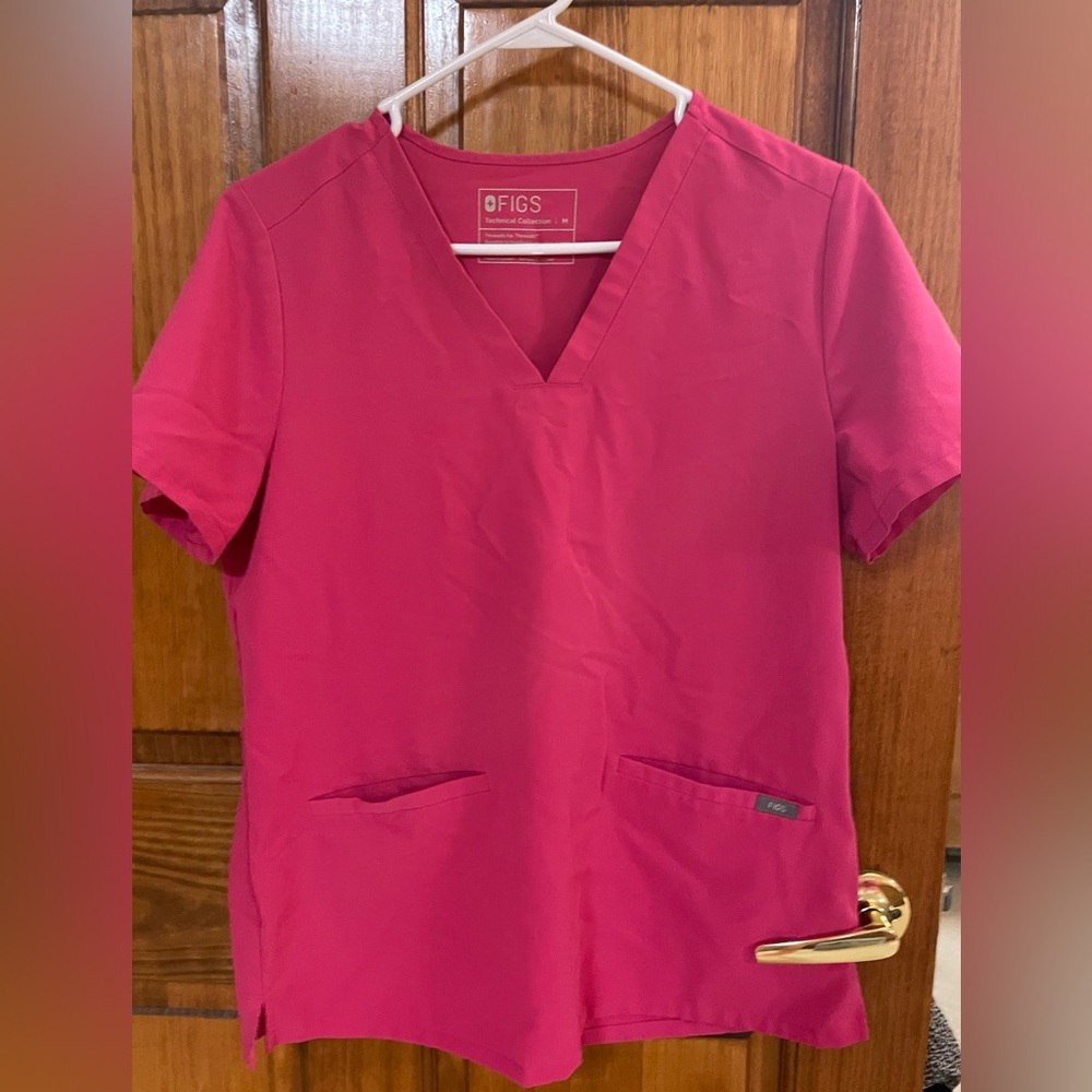 Figs. Casma Three Pocket Scrub Top.